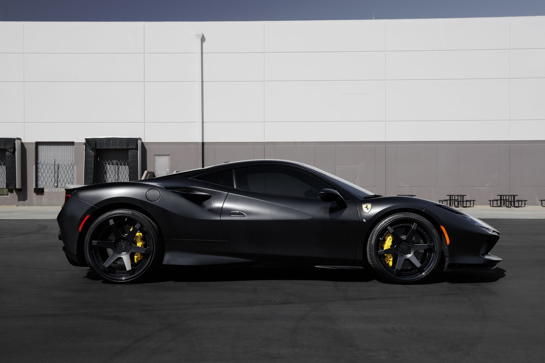 Ferrari F8 Tributo a życie codzienne: najlepsze ustawienia systemu multimedialnego do jazdy po mieście