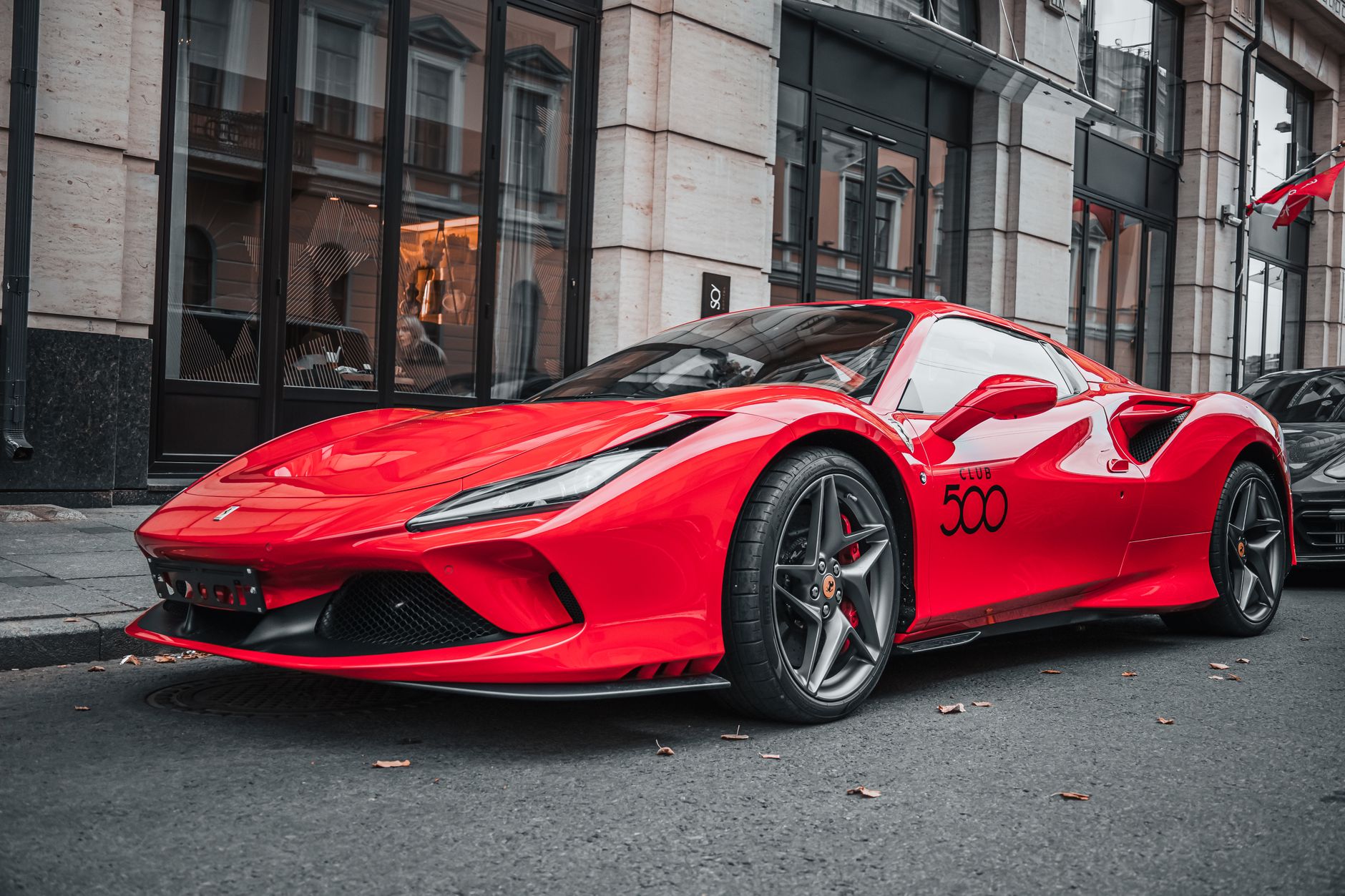Ferrari F8 Tributo a życie codzienne: najlepsze ustawienia systemu multimedialnego do jazdy po mieście