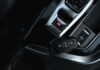 Zabezpieczenie Bentleya przed kradzieżą metodą „na walizkę”: Jak uśpić kluczyk Keyless? Kluczyk bezdotykowy i elektryczny hamulec ręczny w Bentleyu